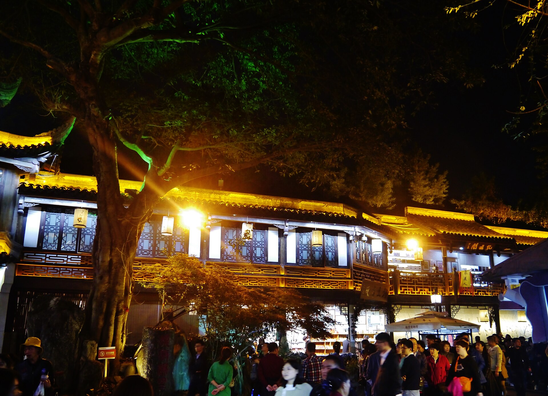 Wooden buildings and lantern-lit water at Jinli Street in Chengdu after dark